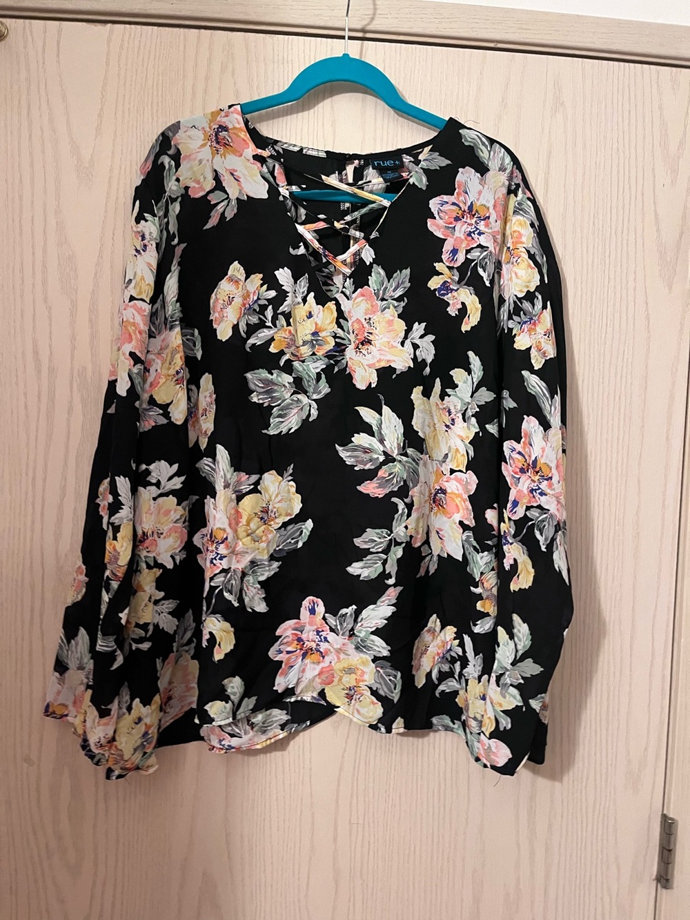 Rue21 Women's Floral Black Lace-Up V-Neck Blouse